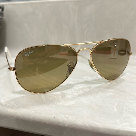 Ray Bans Aviator Sunglasses - Picture 2 of 6